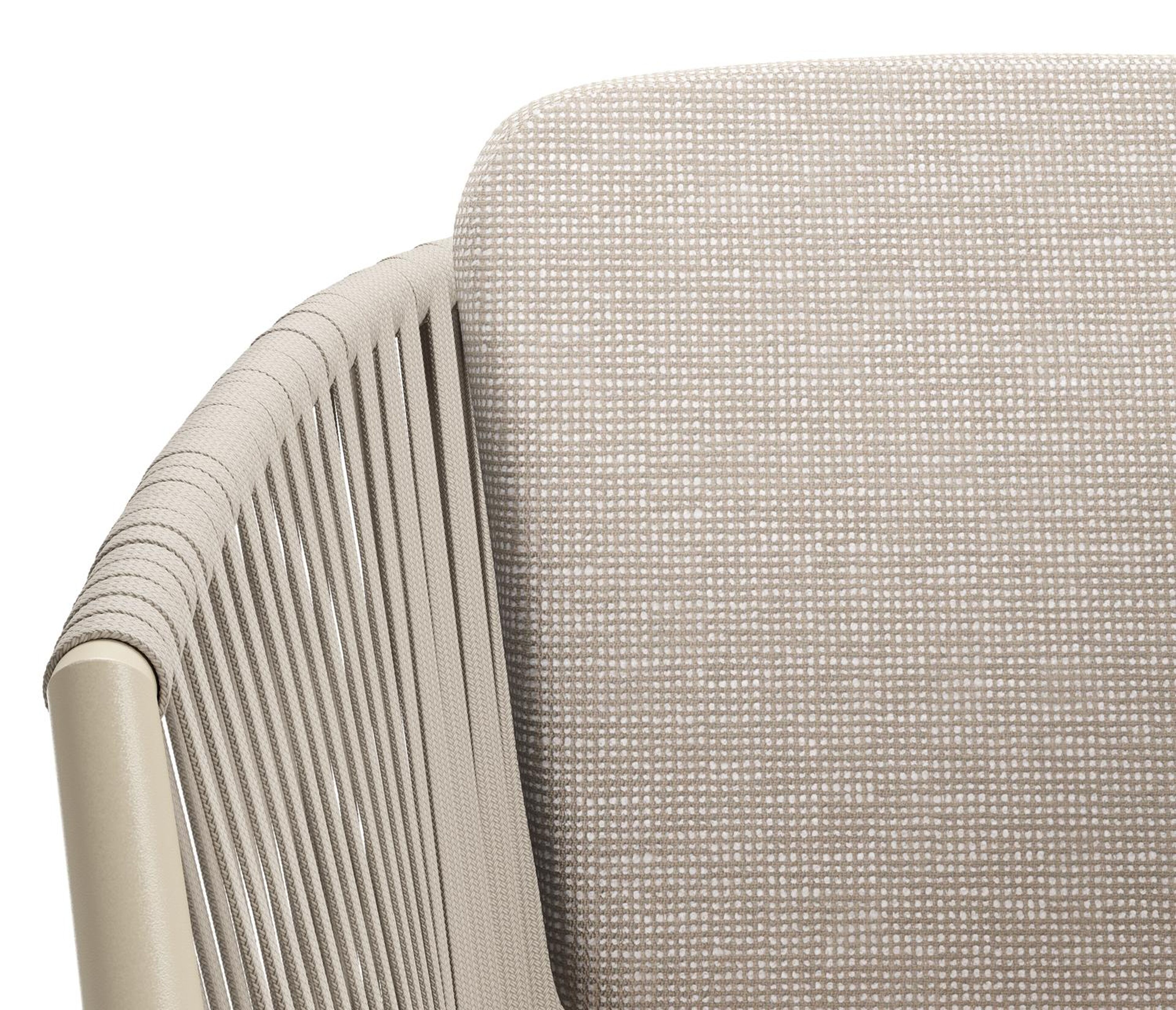 Orso stapelbare tuinstoel in beige aluminium en beige vierkant geweven ronde rope met kussen in All Weather Sunbrella® Luxe Slow Farafra