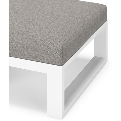 Verato poef in wit aluminium met tundra charcoal all weather sunbrella® luxe kussen