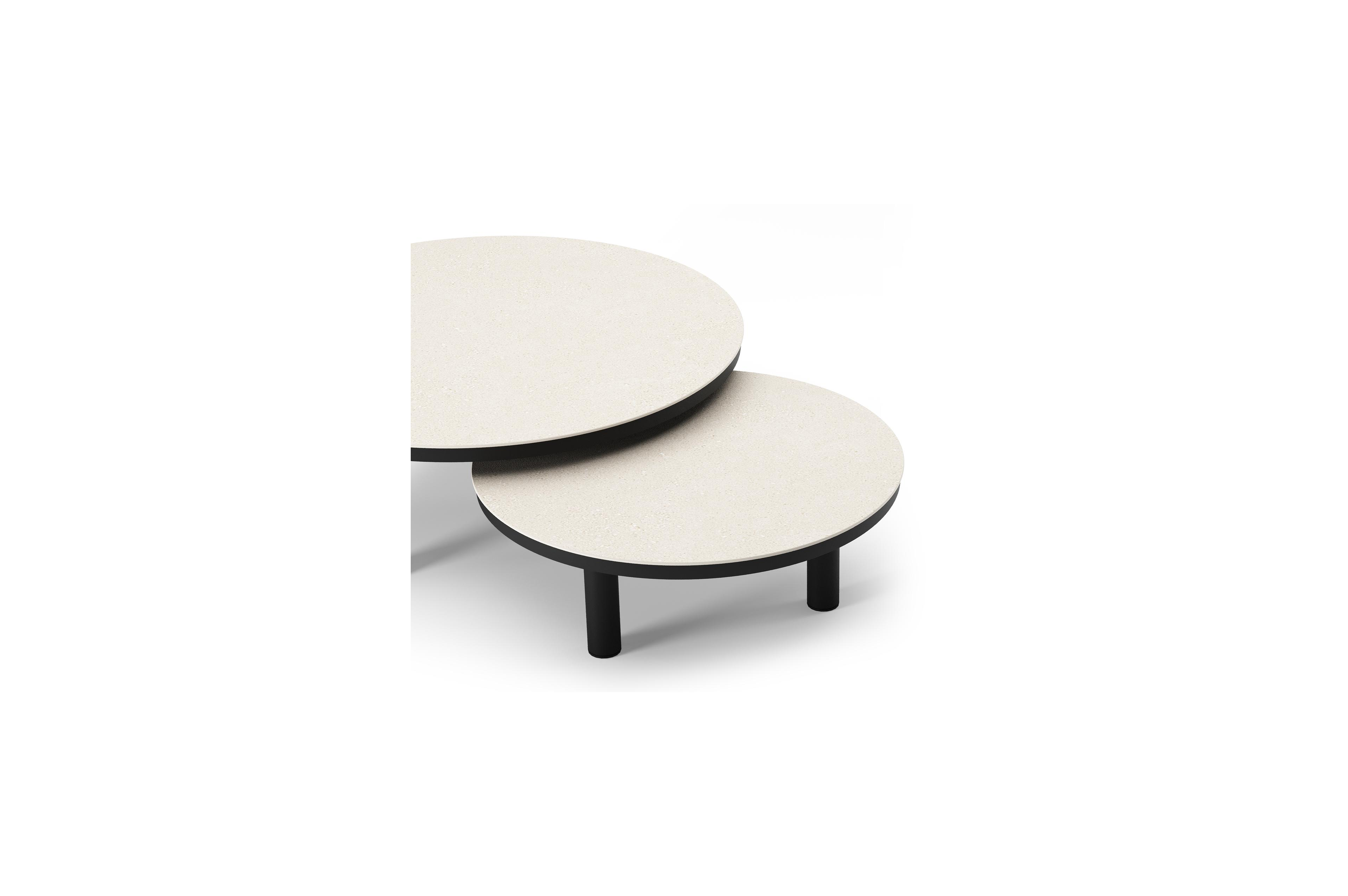 Lindo loungetafel in zwart aluminium en sintered stone crema minerale