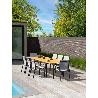 Amalfi tuinset met verlengbare tafel in zwart aluminium en teak tafelblad met 8 stapelbare Amalfi tuinstoelen