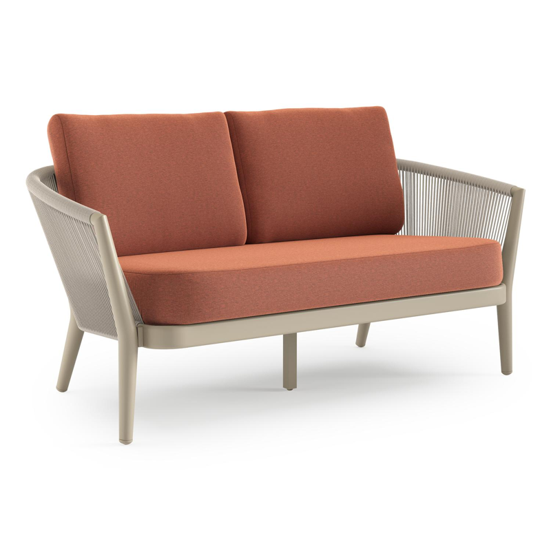 Orso loungebank in beige aluminium en beige verticaal geweven ronde rope met Heritage Rust all weather sunbrella® luxe kussen