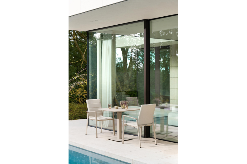 Cirello tuinstoel in beige aluminium en beige luxe textilene