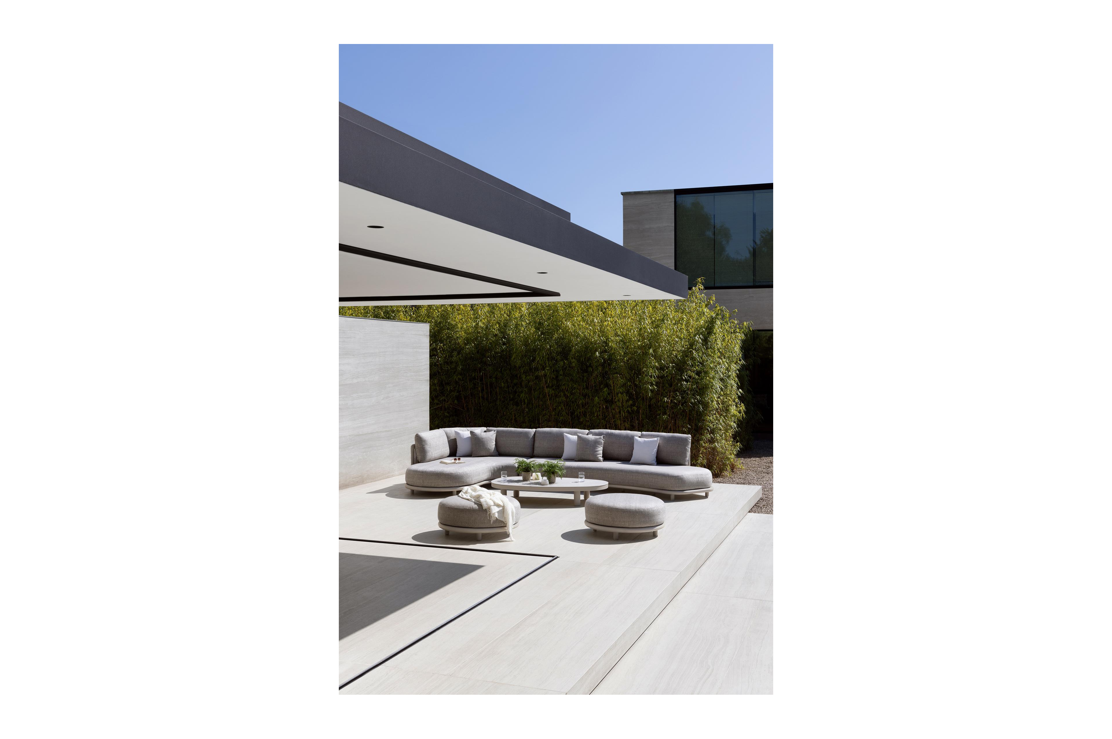 Donato loungetafel organisch in beige aluminium en volkeramiek Shilin - L 151 x B 90 x H 24.5 cm