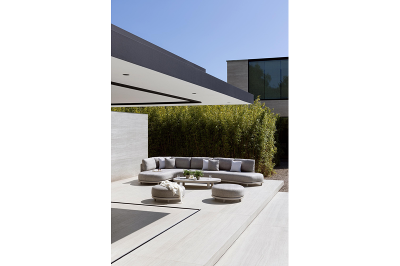 Donato loungetafel organisch in beige aluminium en volkeramiek Shilin - L 151 x B 90 x H 24.5 cm