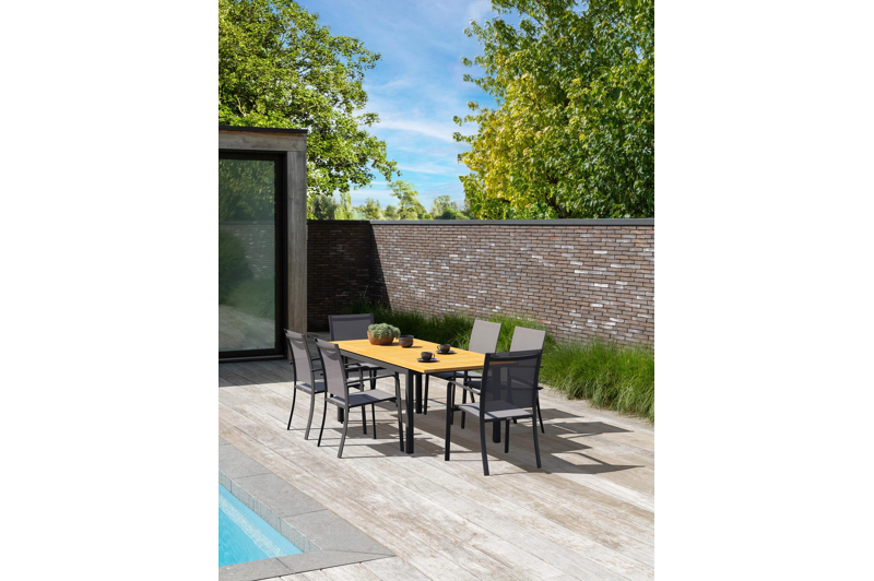 Amalfi tuinset met verlengbare tafel in zwart aluminium en teak tafelblad met 6 stapelbare Calobra tuinstoelen
