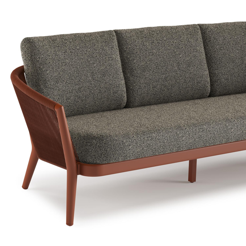 Orso loungeset in roestbruin aluminium en roestbruin verticaal geweven ronde rope met Marbella Tunder all weather cosytica kussen