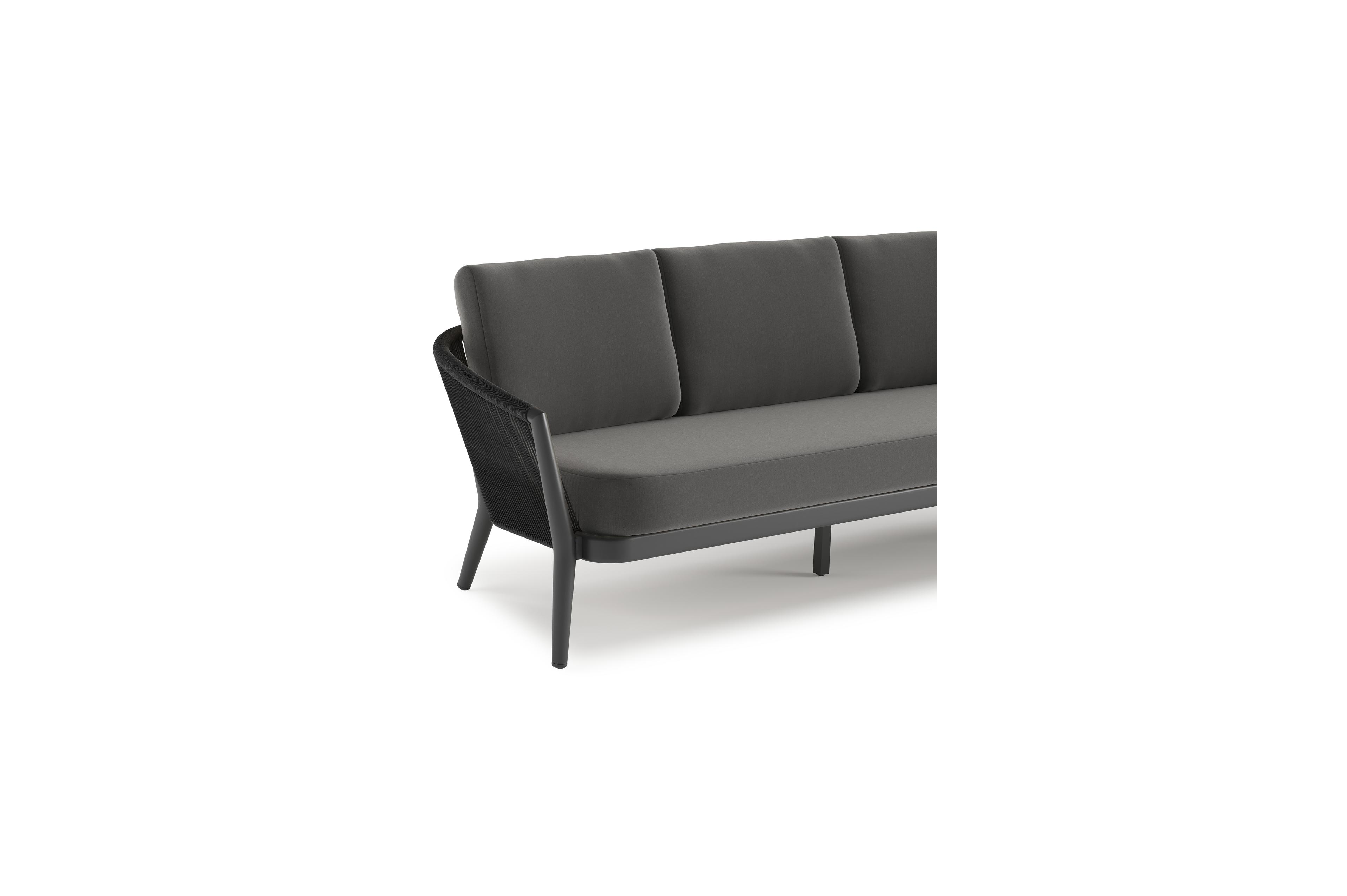 Orso loungebank in zwart aluminium en zwart verticaal geweven ronde rope met Natte Charcoal Chine all weather sunbrella® luxe kussen