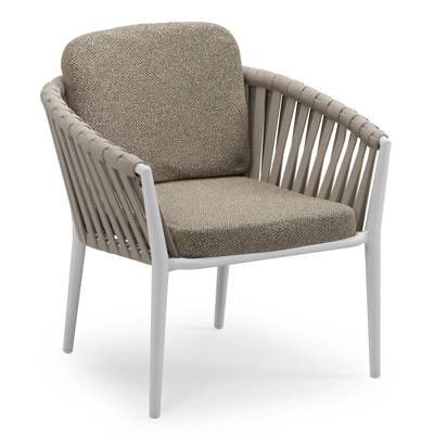 Orso low dining tuinstoel in wit aluminium en beige verticaal geweven luxe vlakke brede rope met stoelkussen in All Weather Cosytica Madagascar Burch