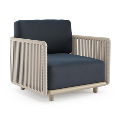 Organo loungestoel in beige aluminium en beige verticaal geweven luxe vlakke rope met heritage indigo all weather Sunbrella® luxe kussen