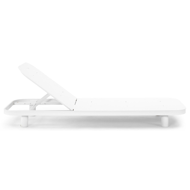 Chaise longue réglable Donato en aluminium blanc et coussin en all weather Sunbrella® luxe savane tornado