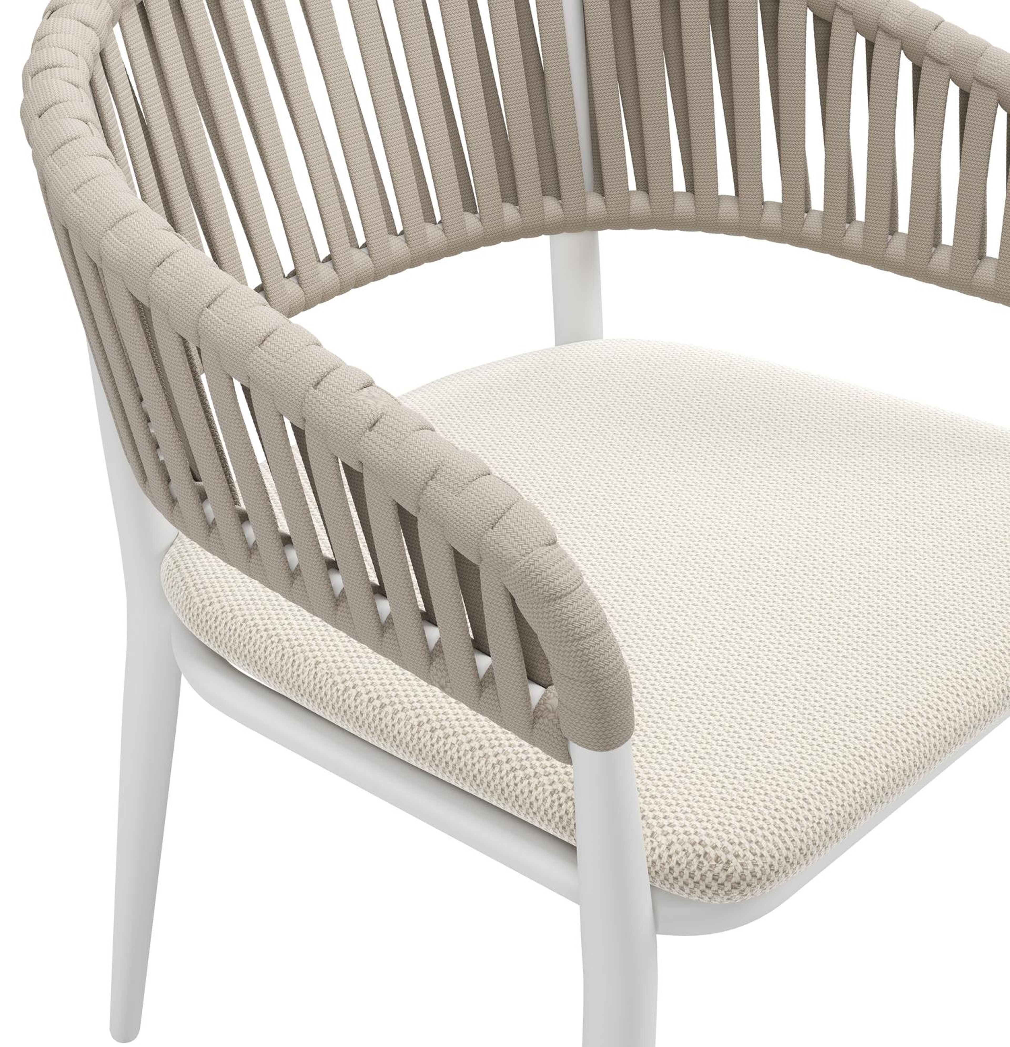 Tolfa stapelbare tuinstoel in wit aluminium en beige verticaal geweven luxe vlakke brede rope met stoelkussen in All Weather Sunbrella® Luxe Lopi Marble