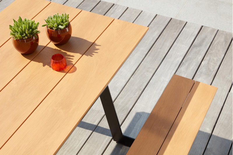 Altura picknicktafel in zwart aluminium en polywood tafelblad - L 220 x B 174 x H 74 cm