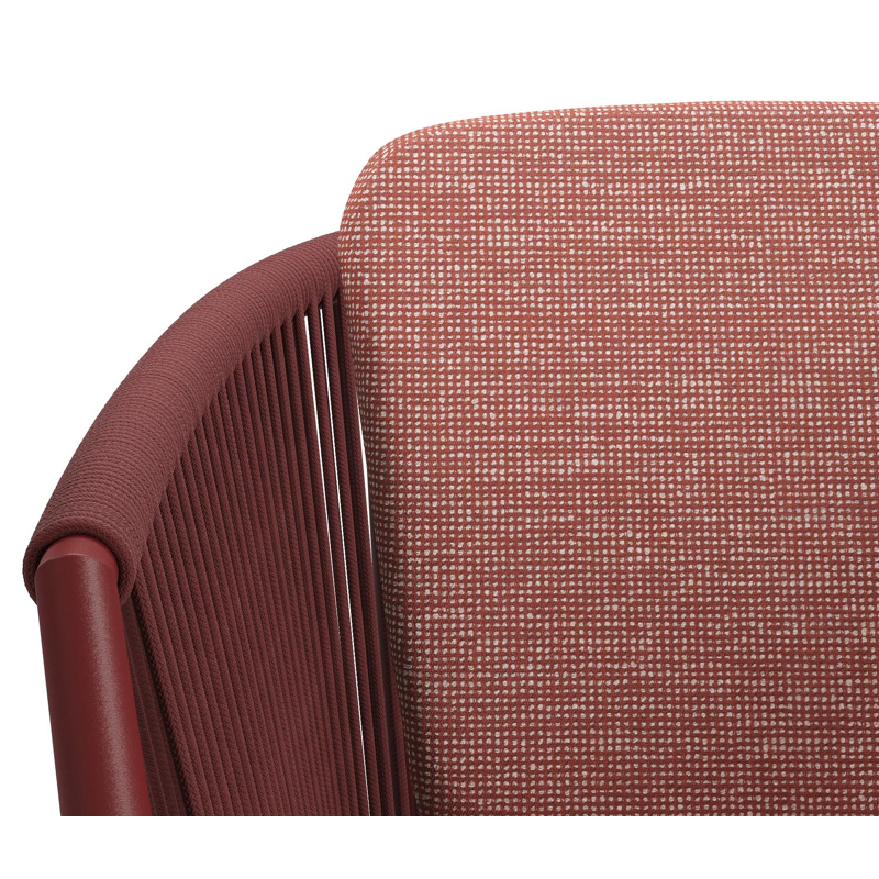 Orso tuinstoel in ruby aluminium en ruby verticaal geweven ronde rope met zitkussen in All Weather Sunbrella® Luxe Slow Alezan