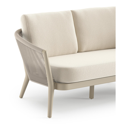 Orso loungebank in beige aluminium en beige verticaal geweven ronde rope met Althea Off White all weather cosytica kussen