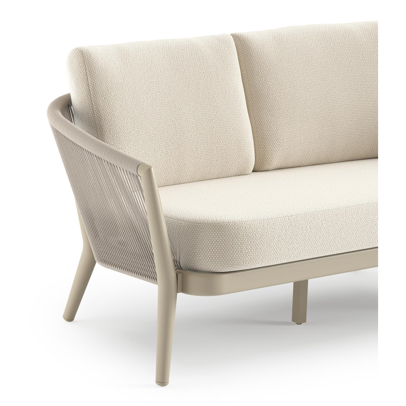 Orso loungebank in beige aluminium en beige verticaal geweven ronde rope met Althea Off White all weather cosytica kussen
