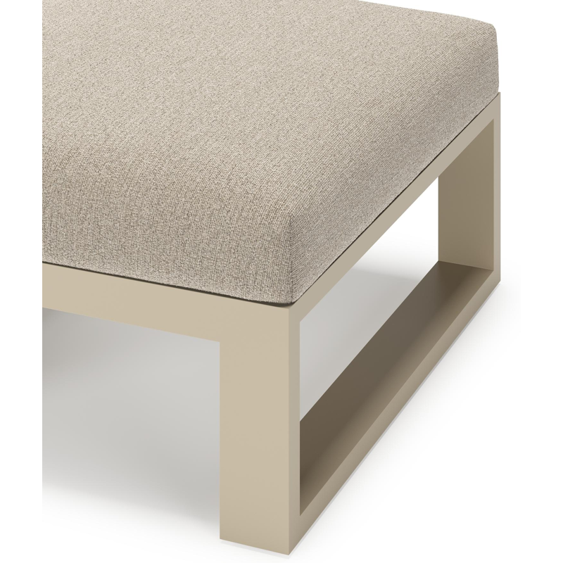Verato poef in beige aluminium met catania greige all weather cosytica kussen