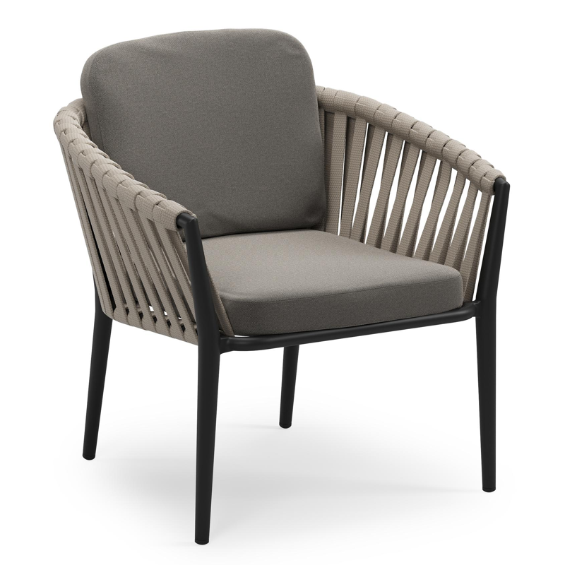 Orso low dining tuinstoel in zwart aluminium en beige verticaal geweven luxe vlakke brede rope met stoelkussen in All Weather Sunbrella® Luxe Natte Dark Taupe