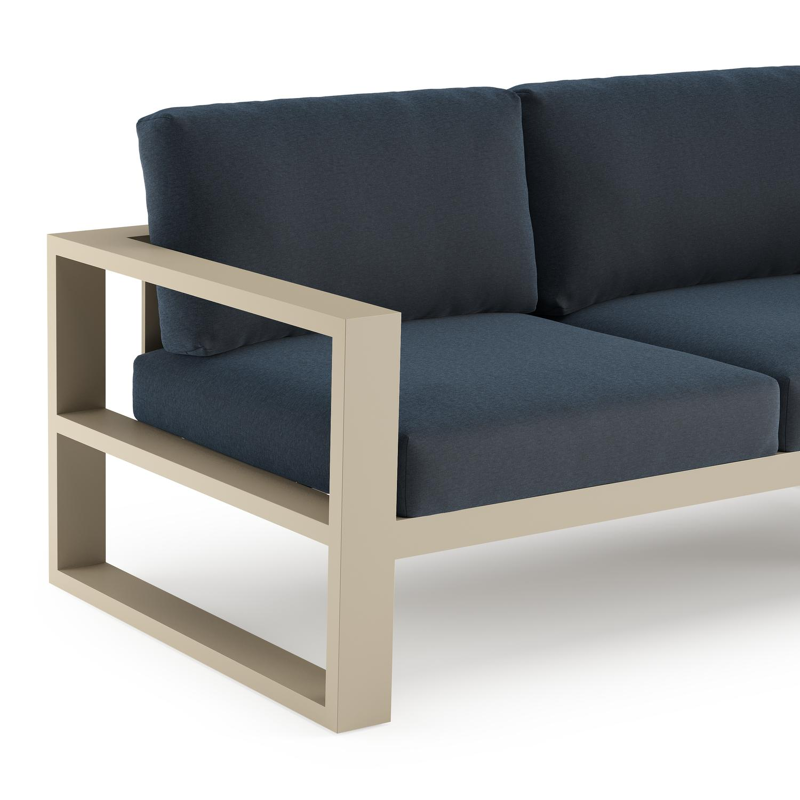 Verato loungehoek in beige aluminium met heritage indigo all weather sunbrella® luxe kussen