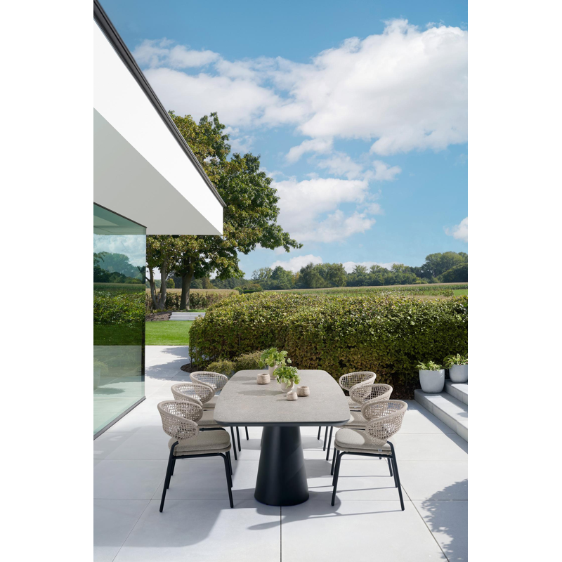 Donato XL tuinstoel in zwart aluminium en beige vierkant geweven ronde rope