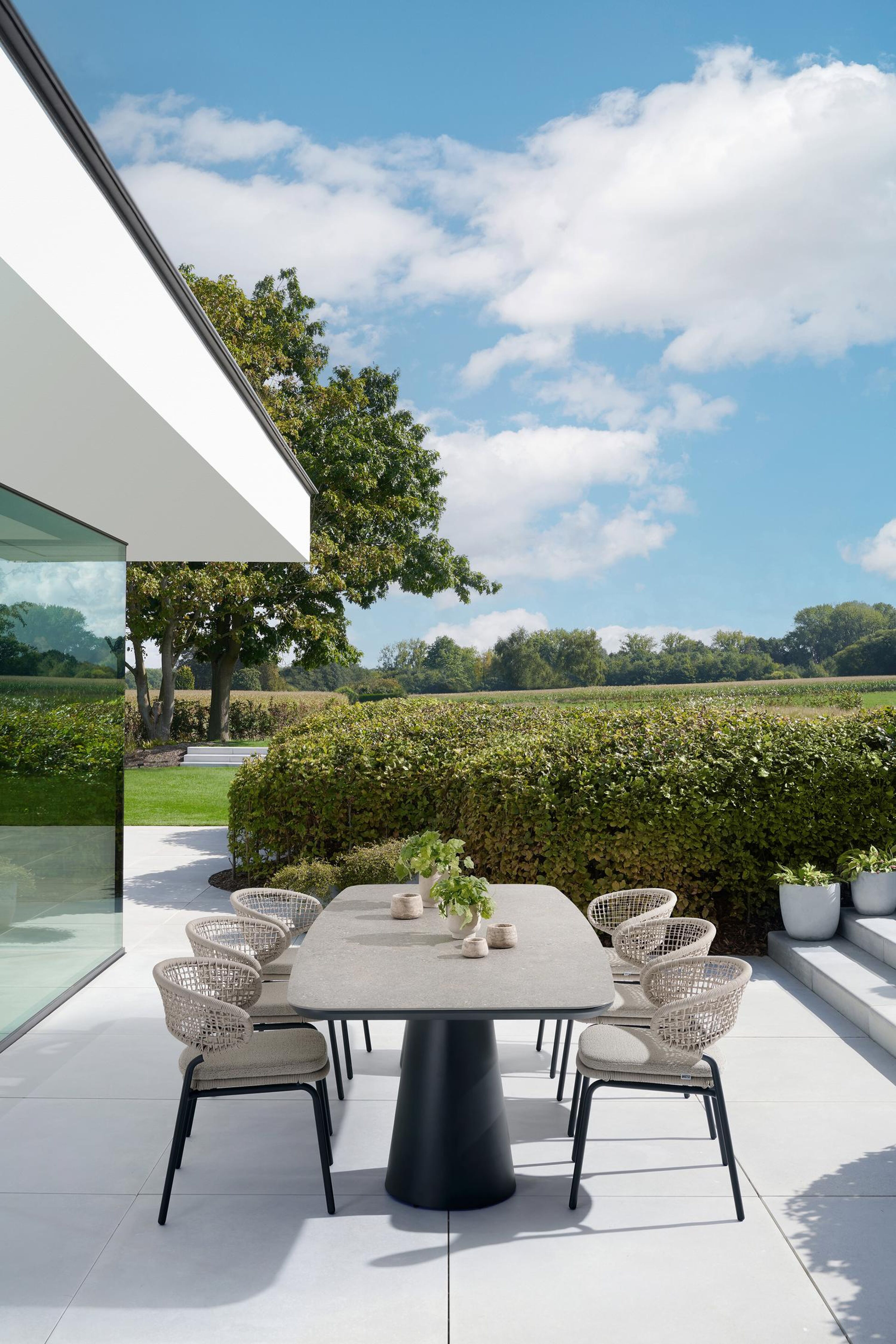 Donato tuintafel bootvorm in zwart aluminium en volkeramiek wulong - L 255 x B 115 x H 73 cm