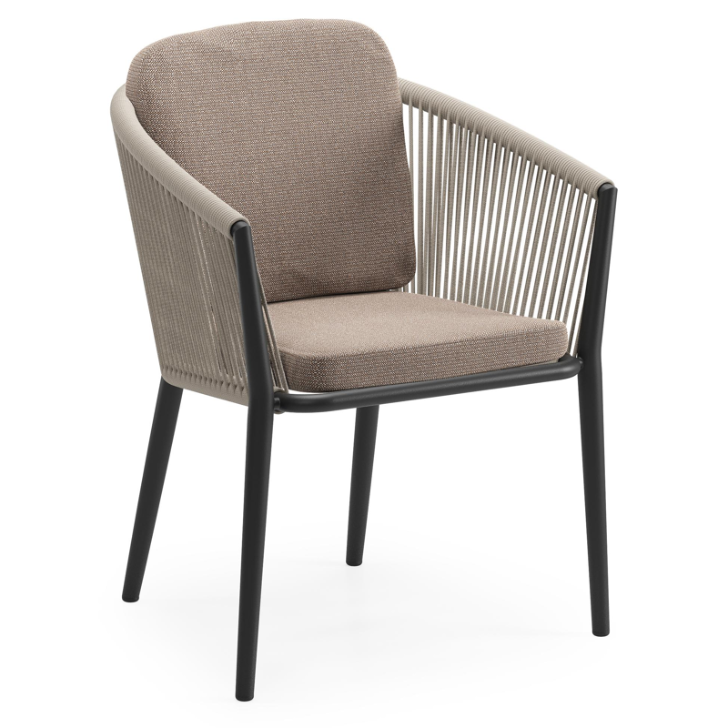 Orso tuinstoel in zwart aluminium en beige verticaal geweven ronde rope met luxe zitkussen in All Weather Sunbrella® Luxe Savane Earth