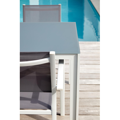 Table de jardin Caldela en aluminium blanc et verre gris - Lg 200 x Larg. 90 x H 75 cm