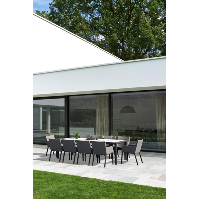 Madura tuinset in zwart aluminium en grijs volkeramiek tafelblad met 10 Rivo tuinstoelen