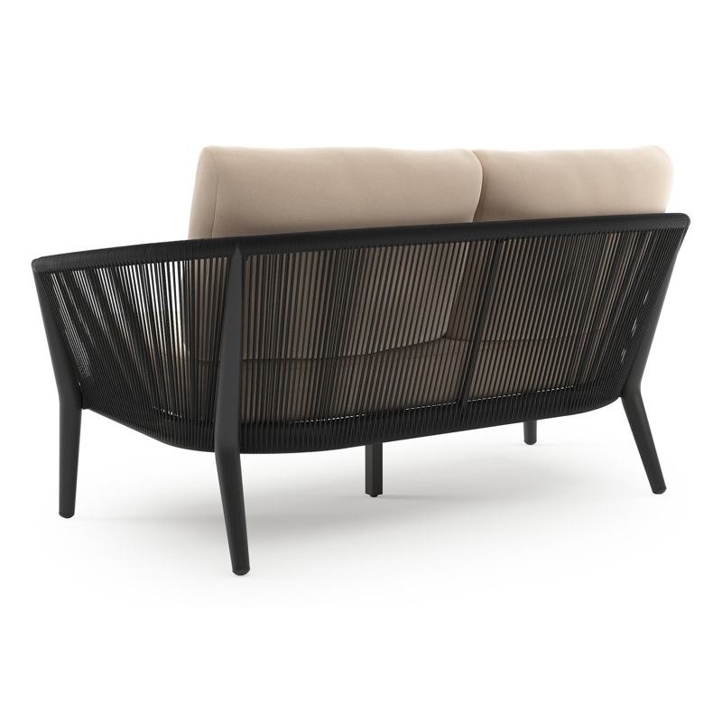 Orso loungebank in zwart aluminium en zwart verticaal geweven ronde rope met Natte Linen Chalk all weather sunbrella® luxe kussen
