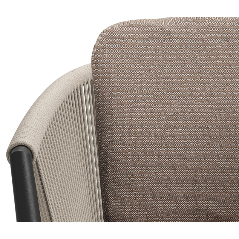 Orso tuinstoel in zwart aluminium en beige verticaal geweven ronde rope met luxe zitkussen in All Weather Sunbrella® Luxe Savane Earth