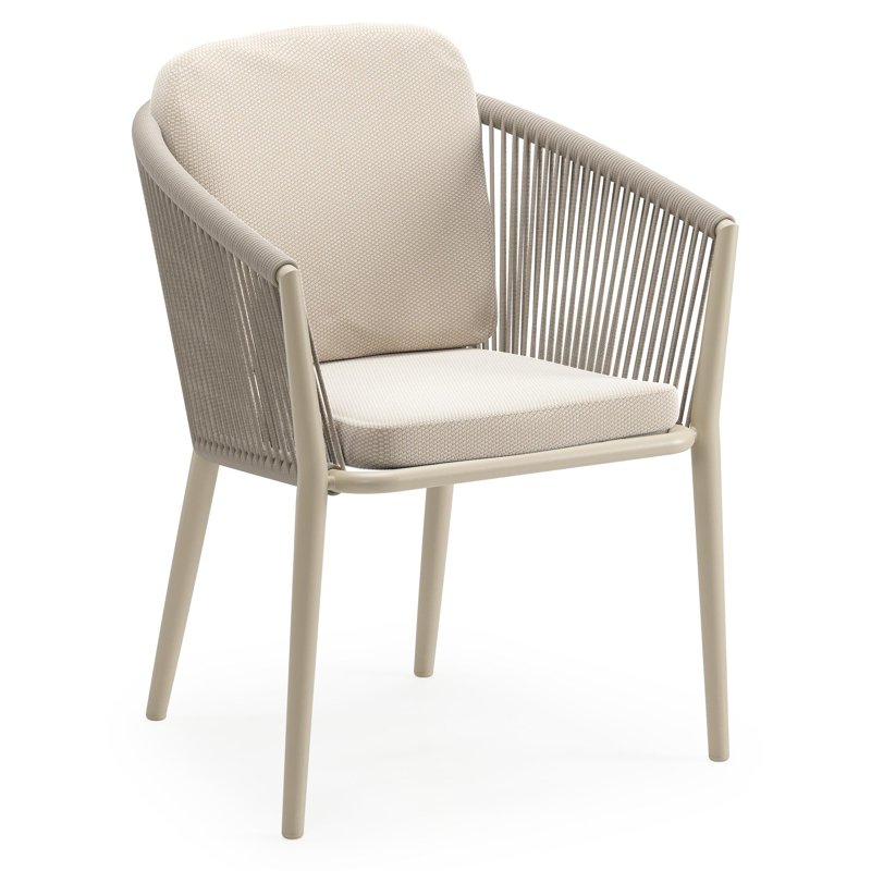 Orso tuinstoel in beige aluminium en beige verticaal geweven ronde rope met luxe zitkussen in All Weather Sunbrella® Luxe Lopi Antique