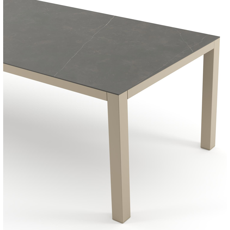 Como tuintafel rechthoekig in beige aluminium en volkeramiek Calatorao - L 240 x B 100 x H 73 cm