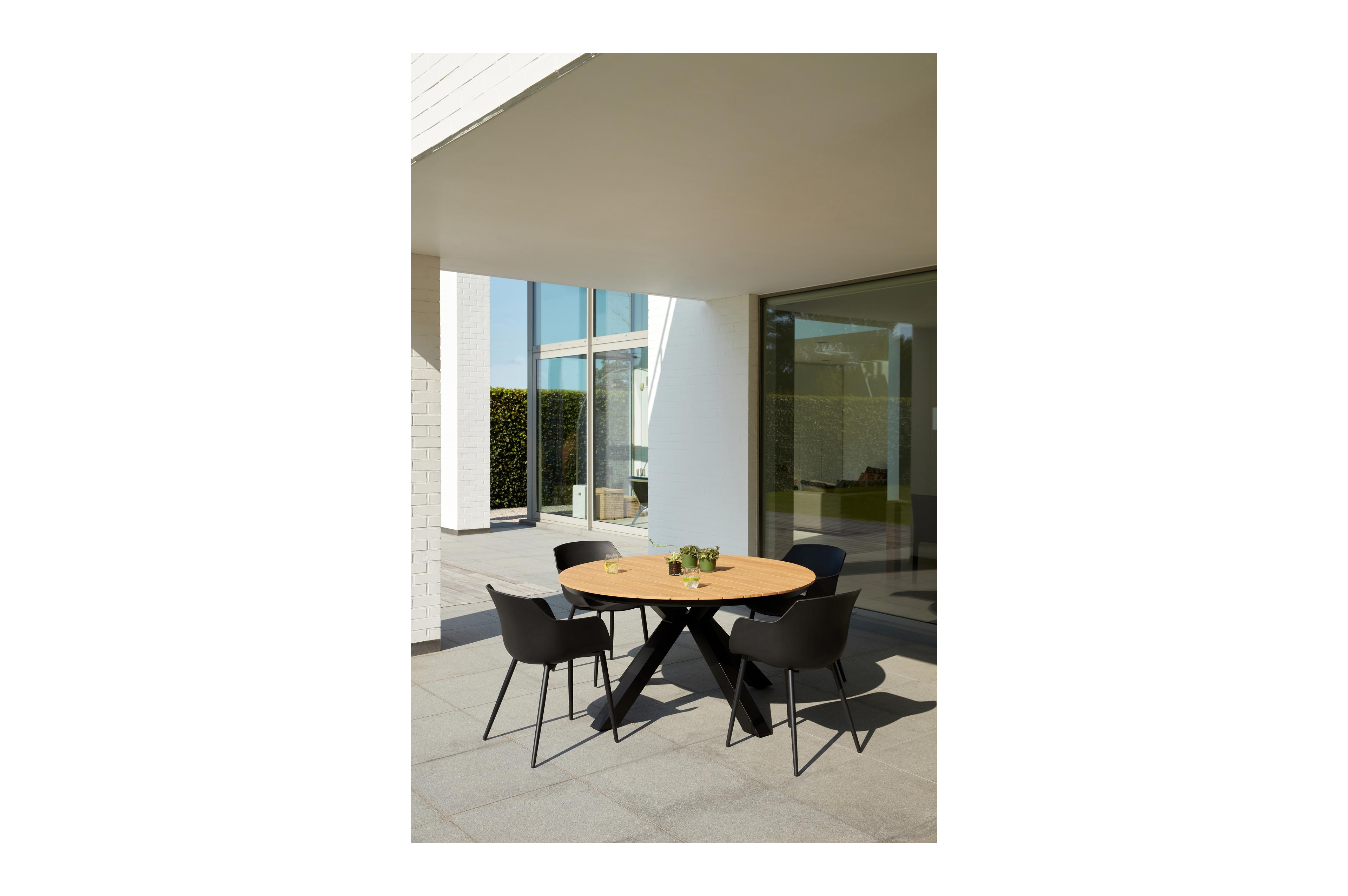 Tora tuinset in zwart aluminium en naturel polywood tafelblad met 4 Paco tuinstoelen