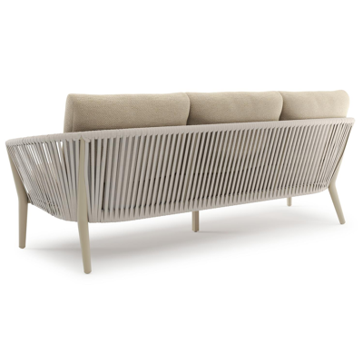 Orso loungeset in beige aluminium en beige verticaal geweven ronde rope met Althea Camel all weather cosytica kussen