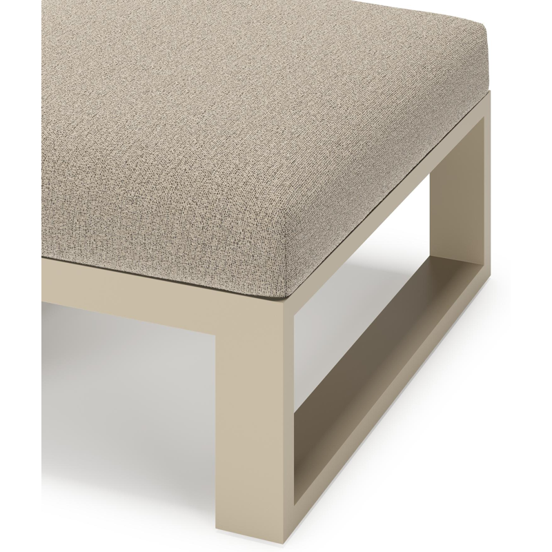 Verato poef in beige aluminium met catania beige all weather cosytica kussen