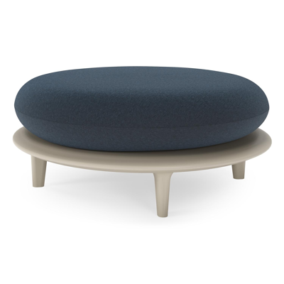 Bomero poef in beige aluminium met heritage indigo all weather sunbrella® luxe kussen