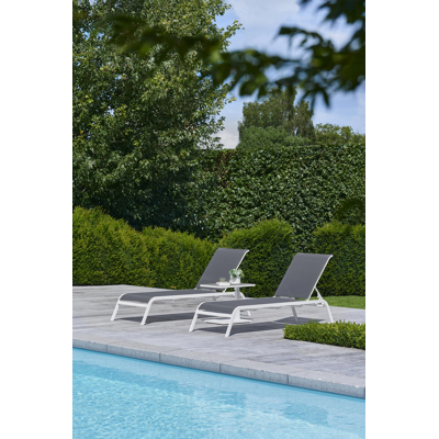 Acri verstelbaar ligbed in wit aluminium met grijs textilene