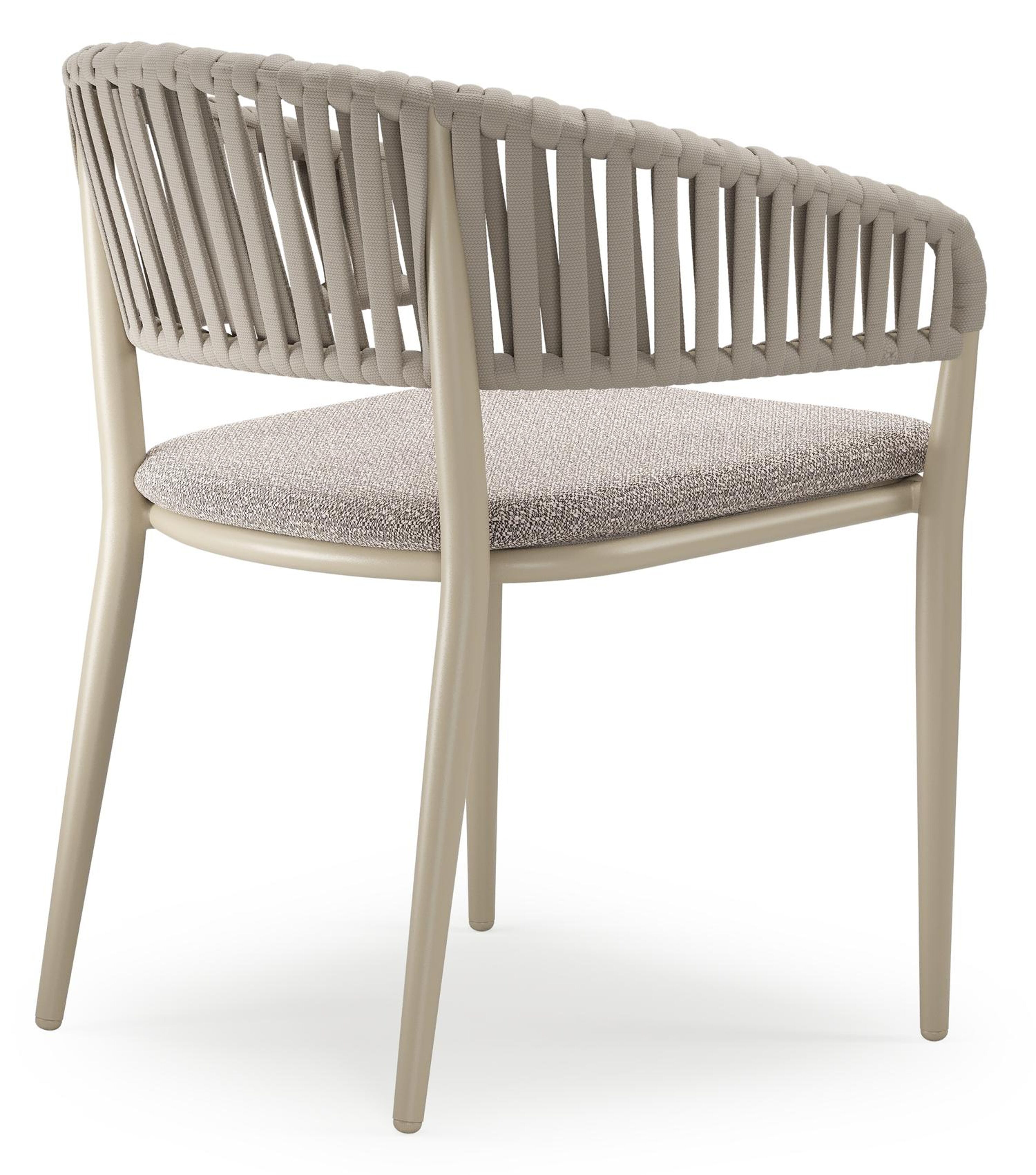 Tolfa stapelbare tuinstoel in beige aluminium en beige verticaal geweven luxe vlakke brede rope met stoelkussen in All Weather Sunbrella® Luxe Wander Granite