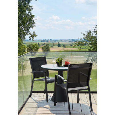 Lioni stapelbare tuinstoel in zwart aluminium en zwart textilene