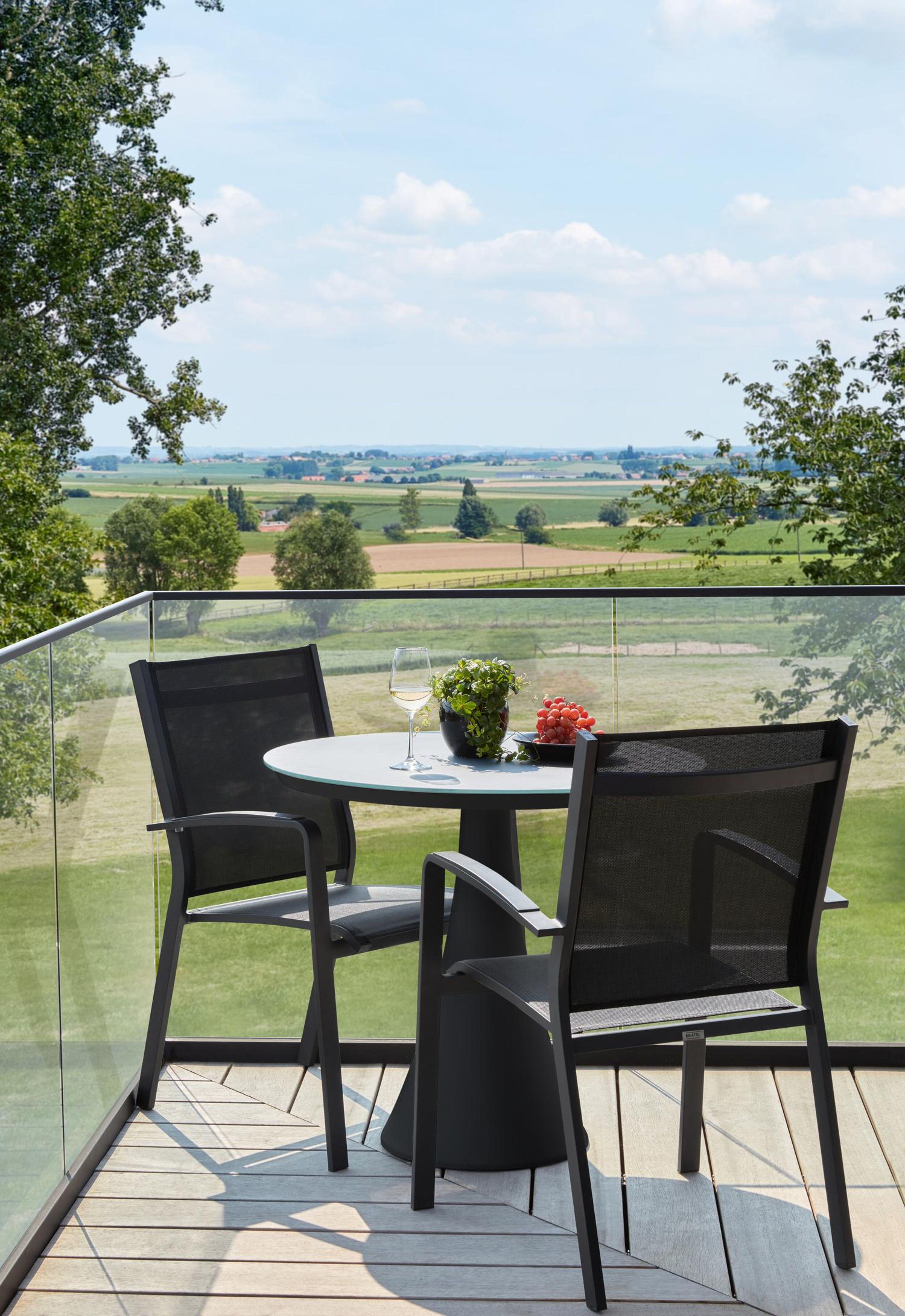 Lioni stapelbare tuinstoel in zwart aluminium en zwart textilene