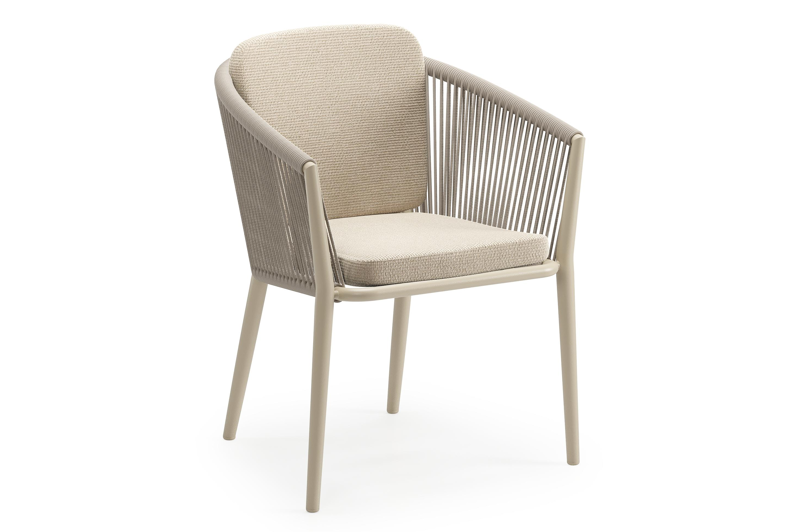 Orso stapelbare tuinstoel in beige aluminium en beige vierkant geweven ronde rope met kussen in All Weather Cosytica Althea Chalk