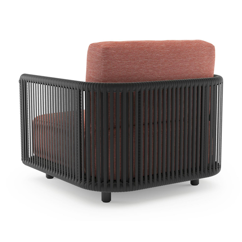 Fauteuil de jardin Organo en aluminium noir et corde luxe plate tissée verticalement noir et coussin en all weather Sunbrella® luxe slow alezan