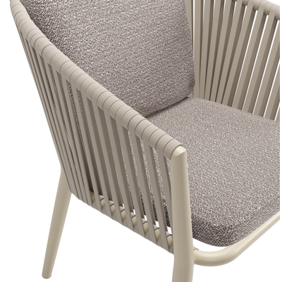 Chaise de jardin Orso en aluminium beige et corde plate tissée verticalement beige avec coussin luxe en All Weather Sunbrella® Luxe Wander Granite
