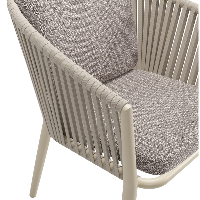 Chaise de jardin Orso en aluminium beige et corde plate tissée verticalement beige avec coussin luxe en All Weather Sunbrella® Luxe Wander Granite
