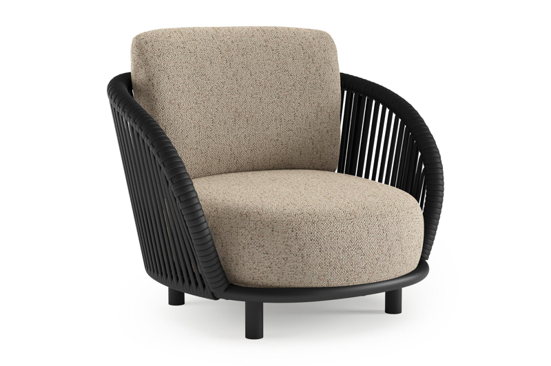 Lupino loungestoel in zwart aluminium en zwart verticaal geweven luxe vlakke brede rope met bora jungle all weather cosytica kussen