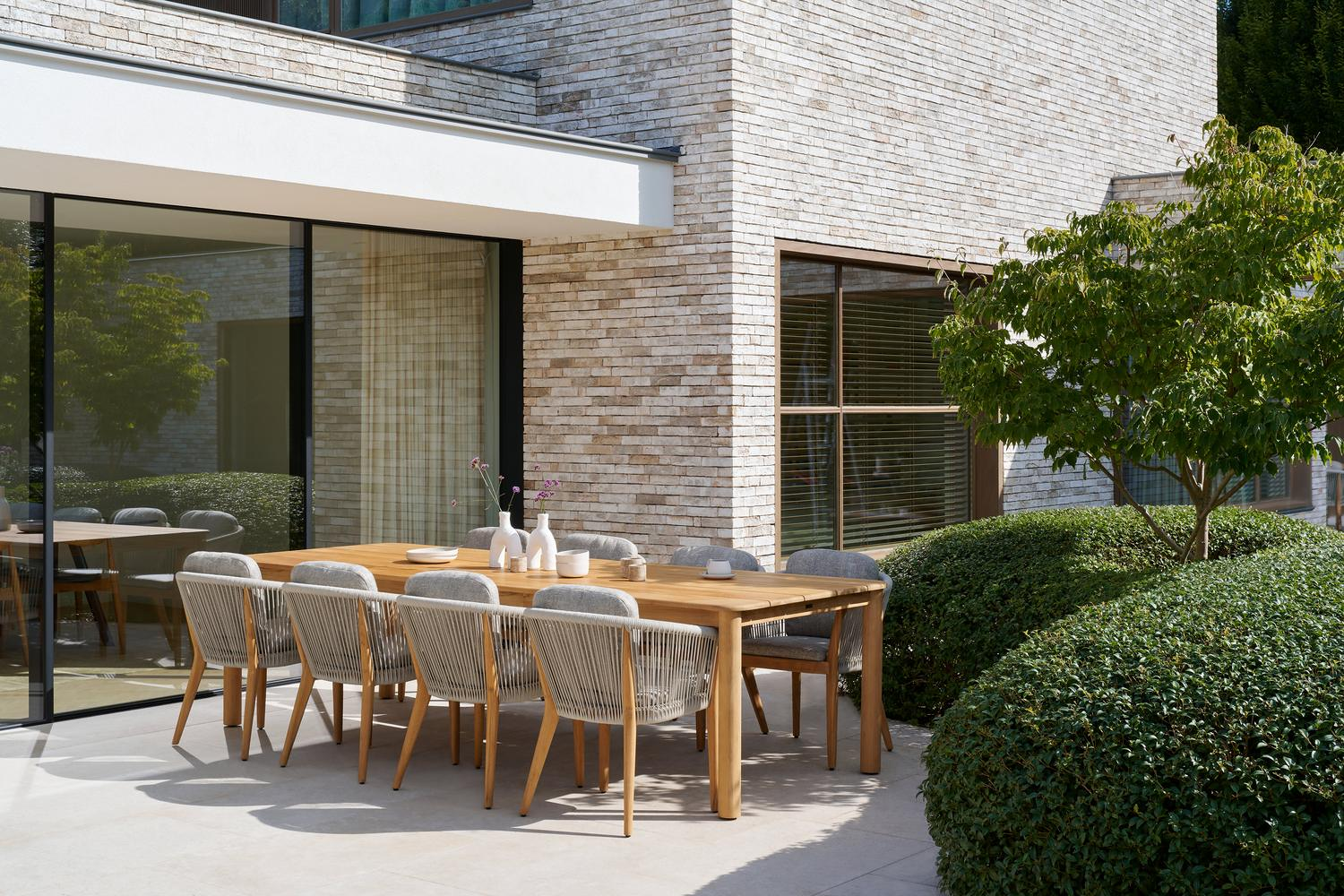 Orso tuinstoel in teak en beige verticaal geweven rope