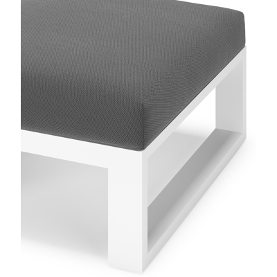 Verato poef in wit aluminium met lopi shadow all weather sunbrella® luxe kussen