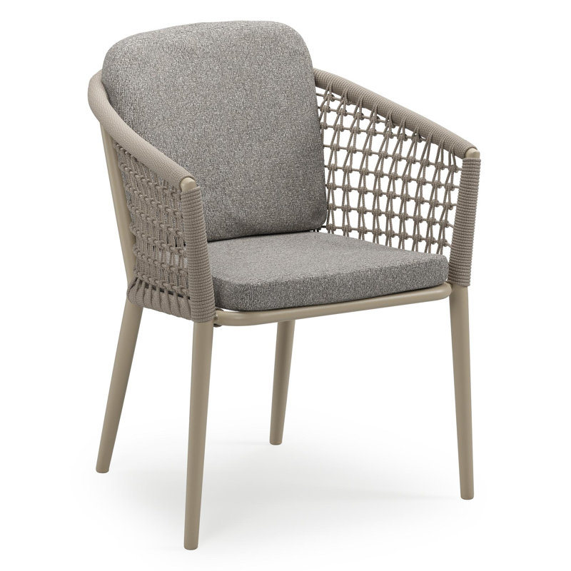 Orso stapelbare tuinstoel in beige aluminium en beige visnet geweven ronde rope met stoelkussen in All Weather Sunbrella® Luxe Tundra Charcoal