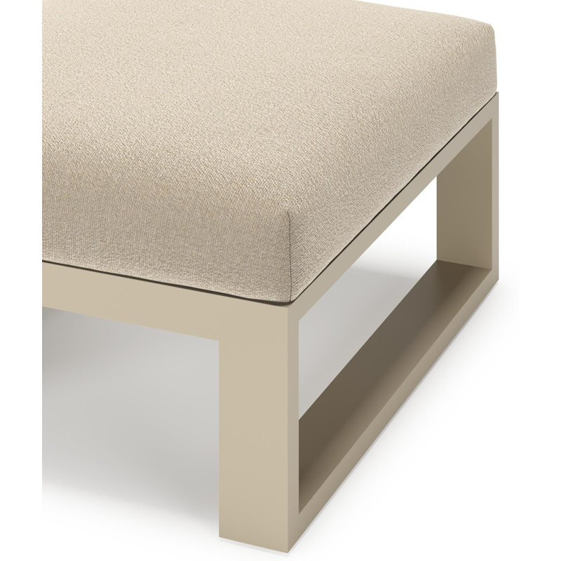 Verato poef in beige aluminium met marbella sand all weather cosytica kussen