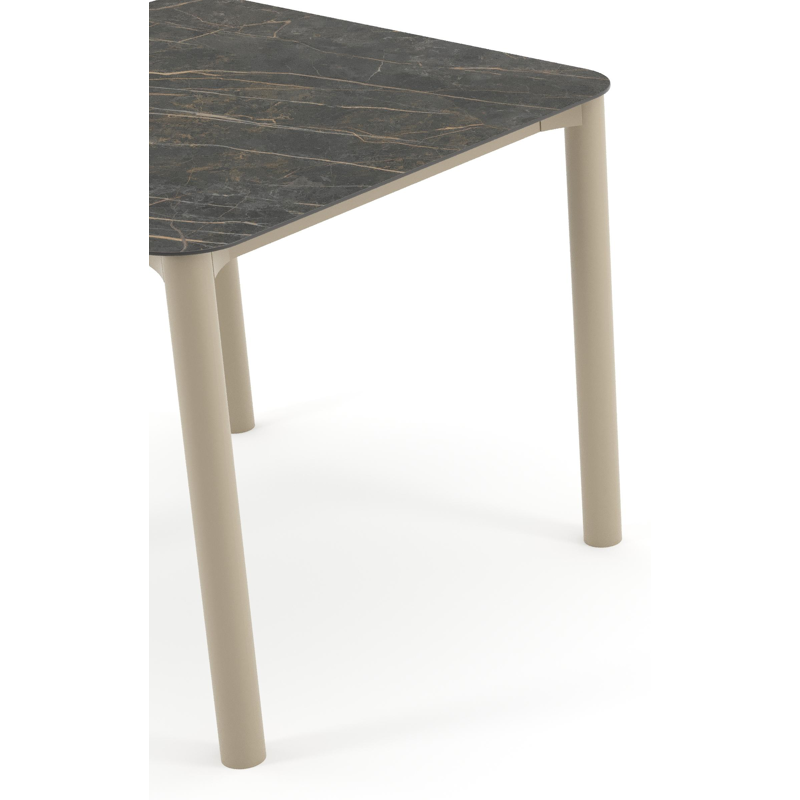 Orso tuintafel rechthoekig afgerond in beige aluminium en volkeramiek Black Obsession - L 90 x B 90 x H 74.5 cm