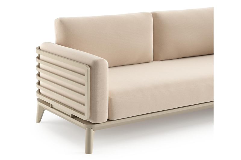 Mosa loungeset in beige aluminium met natte linen chalk all weather sunbrella® premium kussens en loungetafel